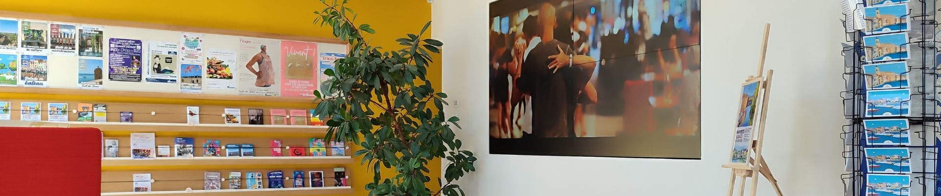 Hall de l'Office de Tourisme de Martigues et accueil des visiteurs