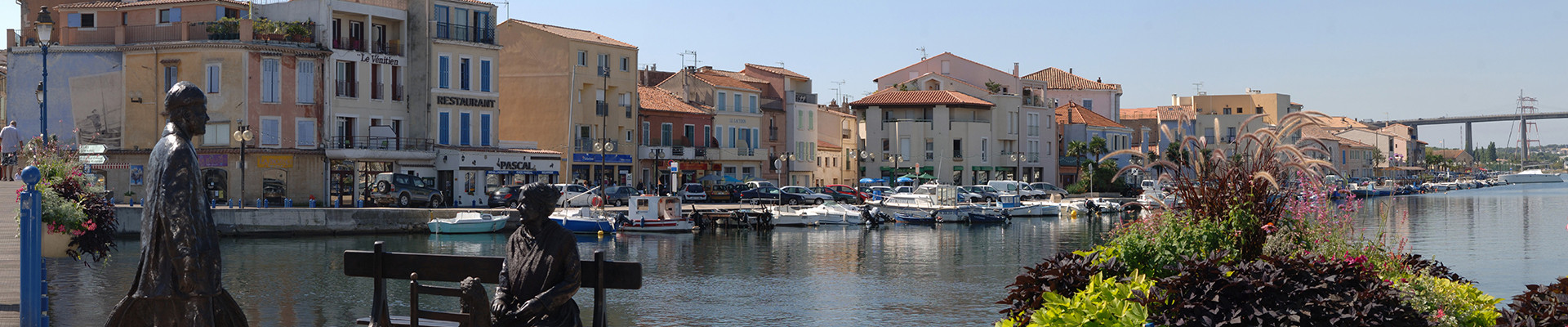 Statues of the fisherman and the mender Martigues