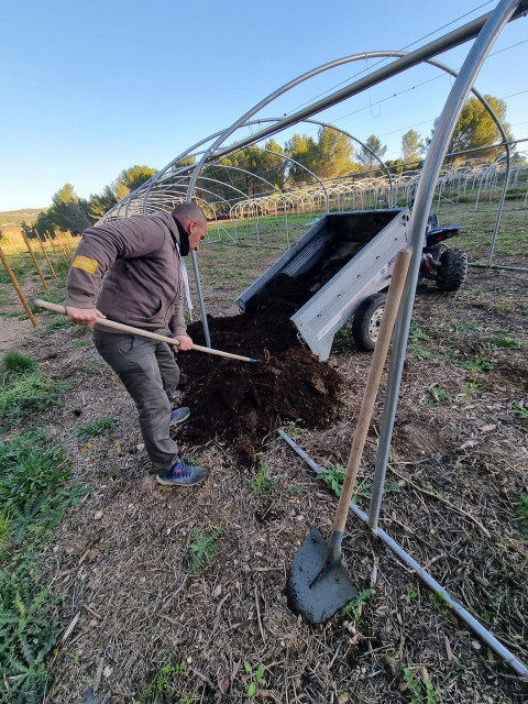 En harmonie avec la nature à la ferme Aïoli Caganis