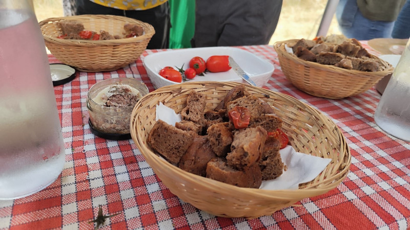 Artesanos, productores locales