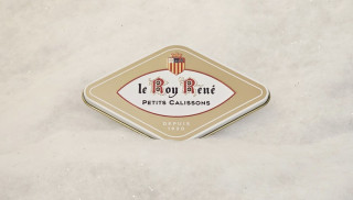 Ventes flash à la boutique de l'Office de Tourisme de Martigues sur les boîtes de calissons d'Aix-en-Provence du Roy René