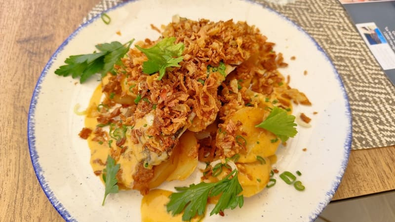 Cuisine gourmande, authentique et généreuse au restaurant gastronomique Le Miroir avec vue sur le site touristique Le Miroir aux Oiseaux. Cadre idéal pour un repas lors de la Saint-Valentin à Martigues