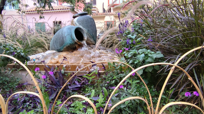 Randonnée urbaine en centre-ville de Martigues sous les commentaires de l'association RSD Martigues et sur le thème de l'eau douce par le passé