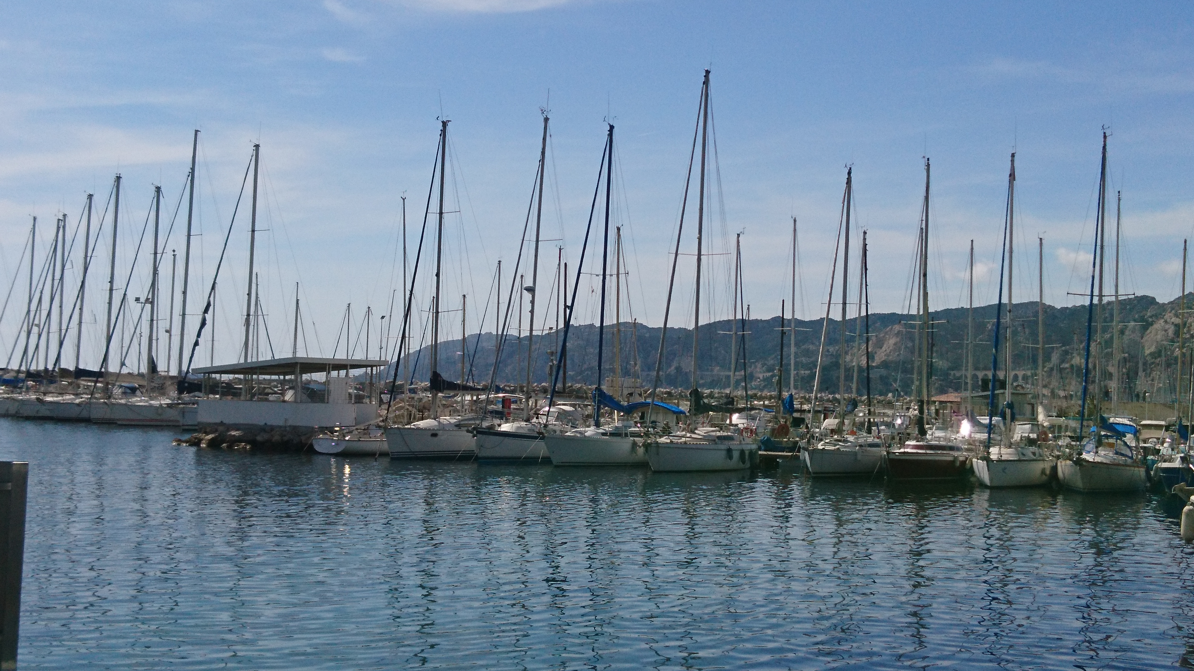 https://www.martigues-tourisme.com/medias/images/prestataires/634728-port_estaque_2_sb_office_de_tourisme_marseille.jpg