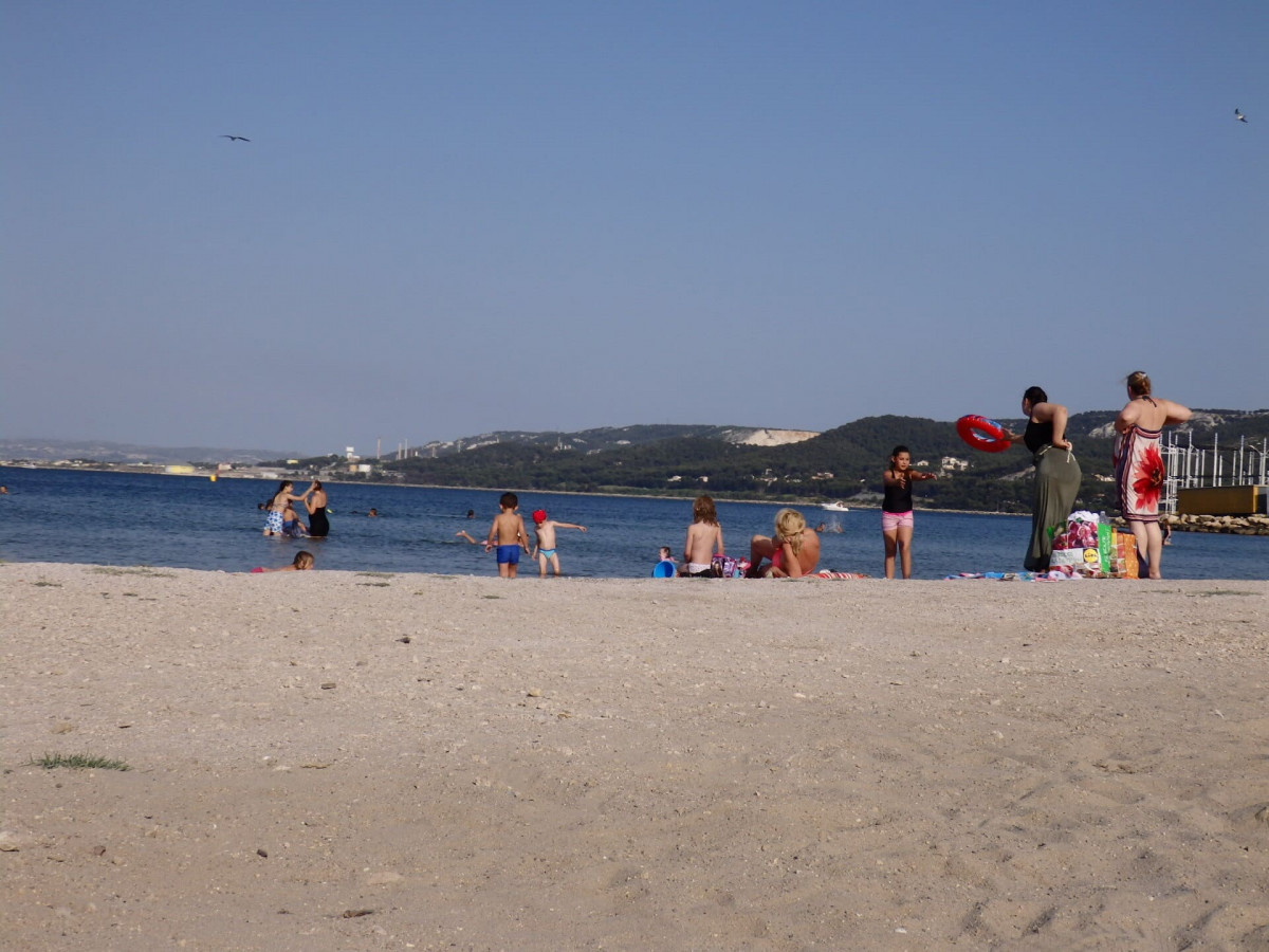 Plage de Ferrières centre-ville_Martigues - © Otmartigues / Myriam.F Plage de Ferrières centre-ville_Martigues