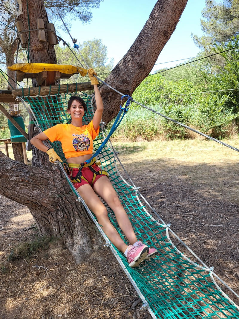 Net slide during a workshop on the treetop adventure course adapted for children aged 4 to 12. Family adventures based on a day trip idea from the Tourist Office
