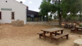 Comidas caseras con cocina sencilla en el restaurante La Cantine du Mas, enclavado en la naturaleza del Gran Parque de Figuerolles en Martigues.