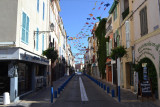 Main street of the Île district, the historic center of Martigues, and starting point for the treasure hunt to explore Martigues with children