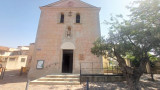 Eglise de La Couronne sur la place des traceurs de pierre, Martigues - © Otmartigues / MyriamF Eglise de La Couronne au sein du village et sur le sentier de randonnée des carriers de pierre. Eglise située sur la place des traceurs de pierre, Martigues