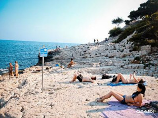 Beachside talks – Cassis Lyrics | Genius Lyrics