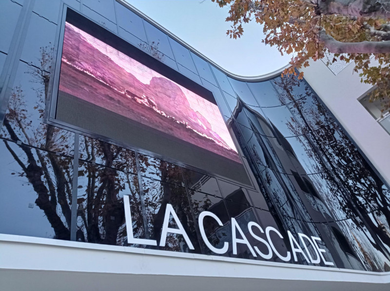 Cinéma La Cascade - mur d'image extérieur