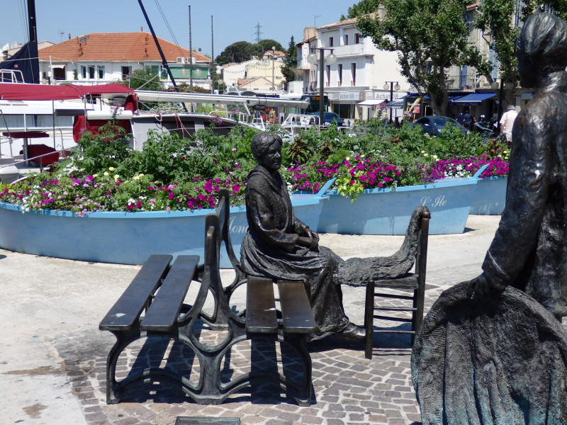 Statue du pêcheur et la ramendeuse