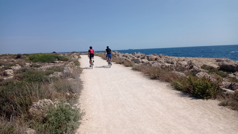 From Martigues to Port-Saint-Louis-du-Rhône by bike_Martigues