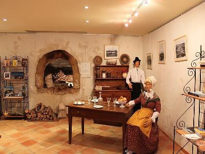 13MUS000024_2_WEB.jpg 13MUS000024_2_WEB.jpg