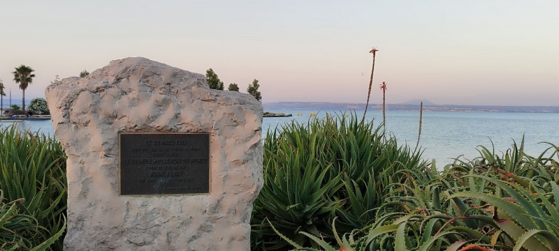 Stèle Henri Fabre_Martigues - © Otmartigues / Karim.K Stèle Henri Fabre_Martigues