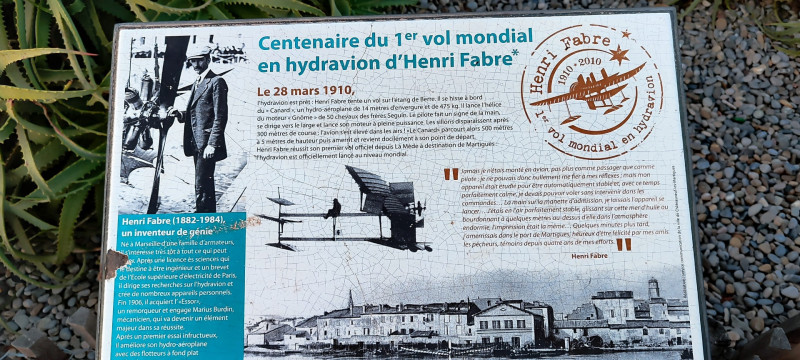 Stèle Henri Fabre_Martigues - © Otmartigues / Karim.K Stèle Henri Fabre_Martigues