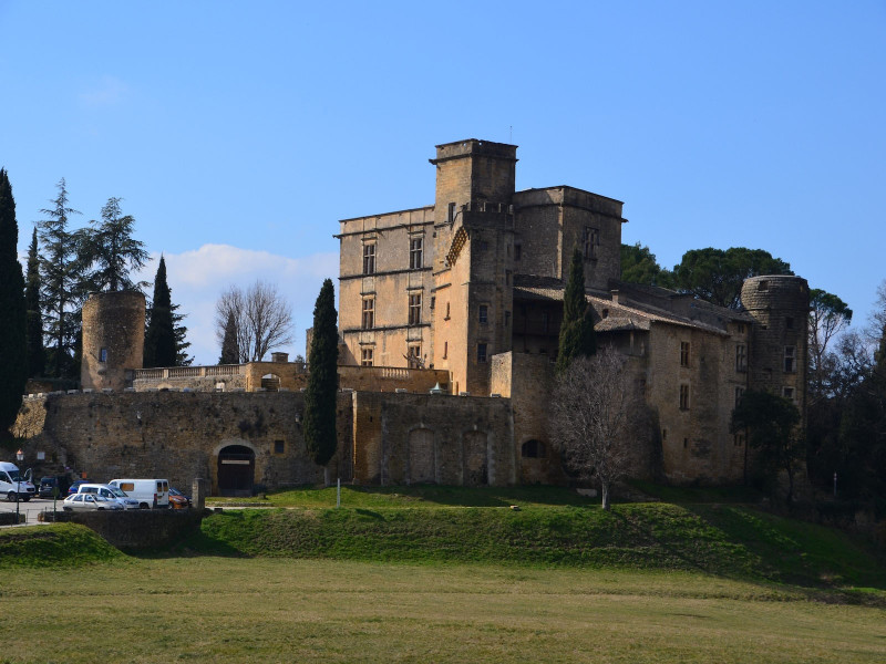 Château de Lourmarin - © Droits Gérés Fond. Laurent-Vibert Château de Lourmarin