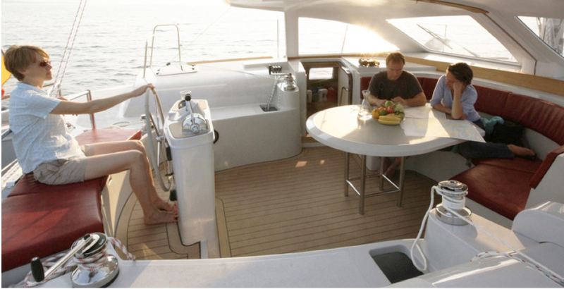 Catamaran Le Souffle - © Sté Dehors Dedans Catamaran Le Souffle
