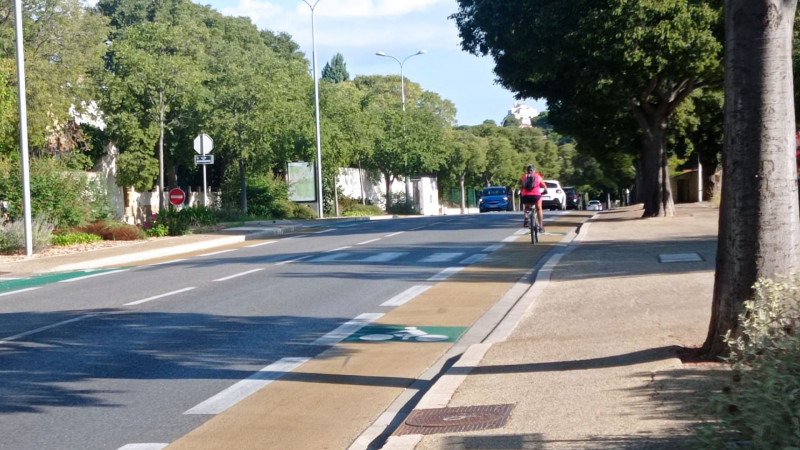 From Martigues to Port-Saint-Louis-du-Rhône by bike_Martigues