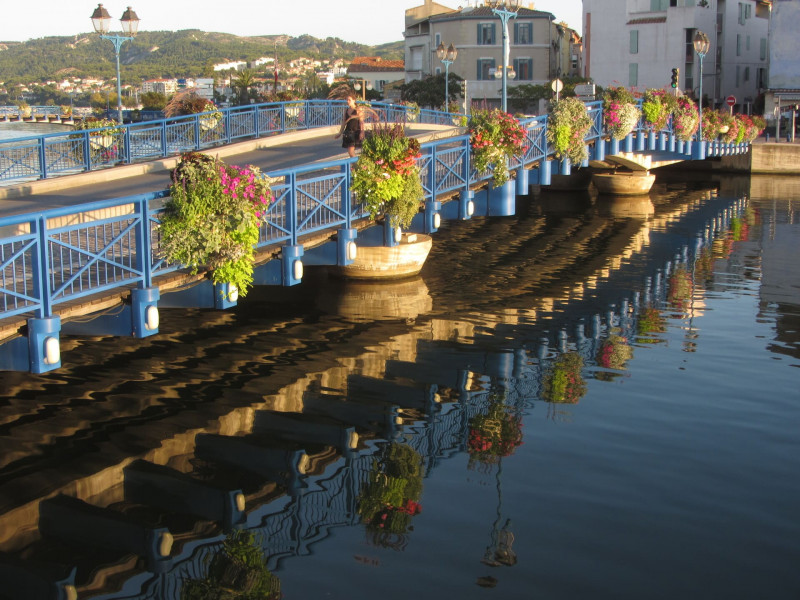 Ponts bleus de la passe Nord_Martigues - © Otmartigues / Karim.K Ponts bleus de la passe Nord_Martigues