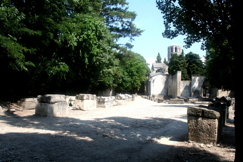 Les Alyscamps - © J.Girardet Les Alyscamps
