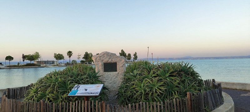 Stèle Henri Fabre_Martigues - © Otmartigues / Karim.K Stèle Henri Fabre_Martigues