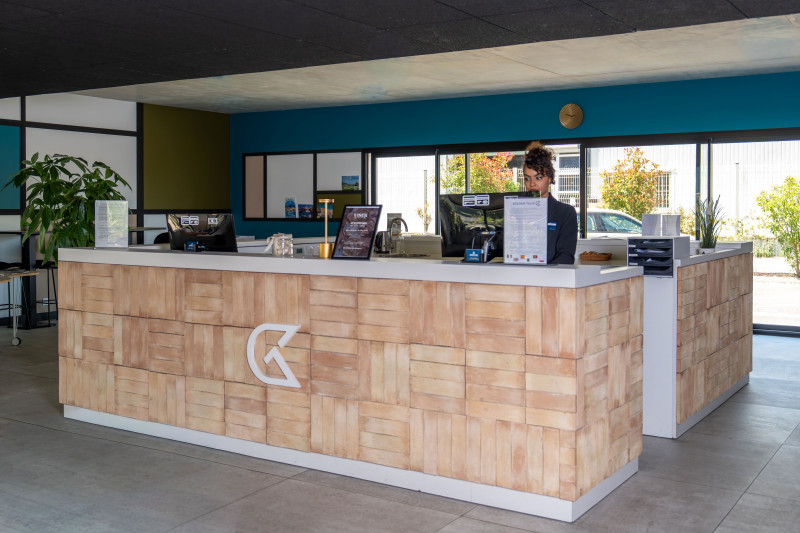 Golden Tulip Martigues Lobby
