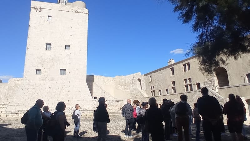 Tour of the central square at Fort de Bouc, exploring its history through the centuries; a sightseeing tour offered by the Martigues Tourist Office