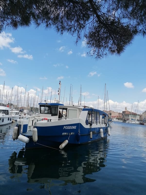 Boat trip on the canals, suitable for families with young children, departs. Reservations are required through the Martigues Tourist Office.