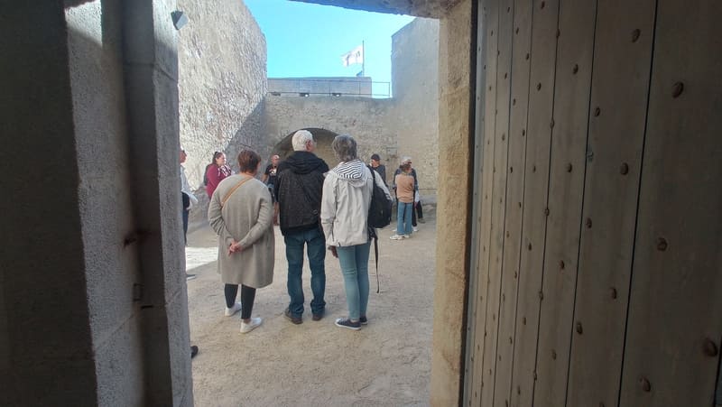 Courtyard of Fort de Bouc, photo taken from inside the private grounds. A prime location when visiting Fort de Bouc with the Martigues Tourist Office - © Otmartigues / MyriamF