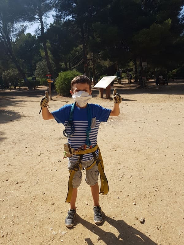 Treetop adventure course at the Grand Parc de Figuerolles in Martigues, suitable for children ages 4 and up - © Delphine_lty