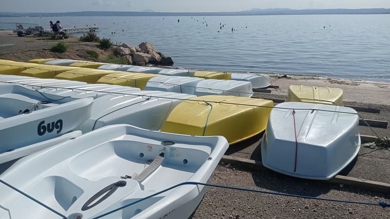 Segelschule für Erwachsene und Kinder, Kurse und Ausflüge mit dem Segelclub Martigues direkt am Ufer des Étang de Berre. Ganzjährige oder gelegentliche Sommeraktivitäten zum Segeln - © Otmartigues / MyriamF