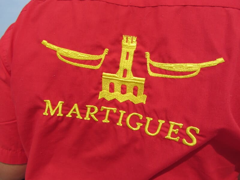 Martigues jousters' coat of arms, Provençal jousting. Red and yellow, the colors of Martigues. A traditional water sport in keeping with Martigues' past. - © Otmartigues / KarimK