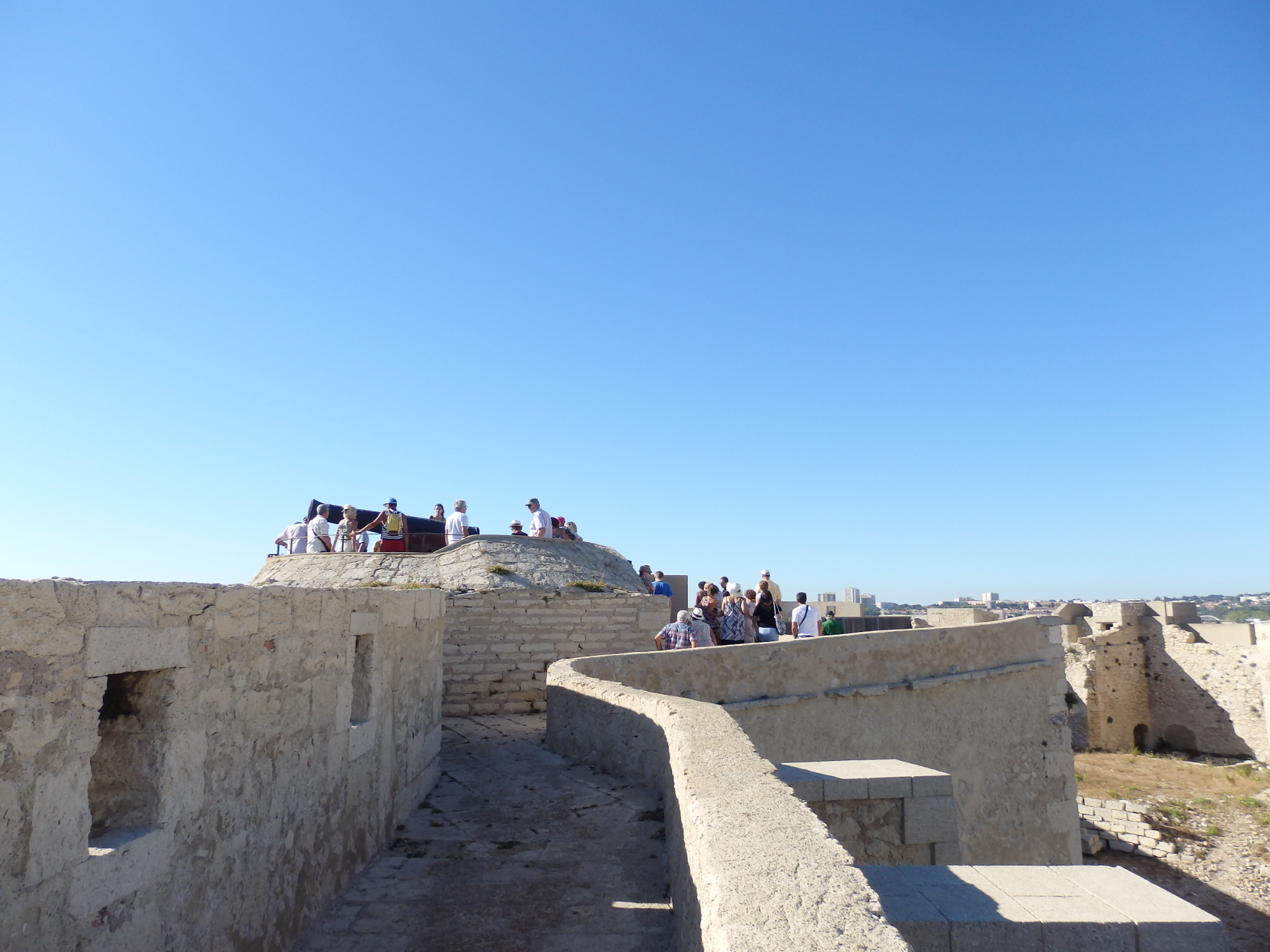 Chemin de Ronde du Fort de Bouc - © Otmartigues / KarimK