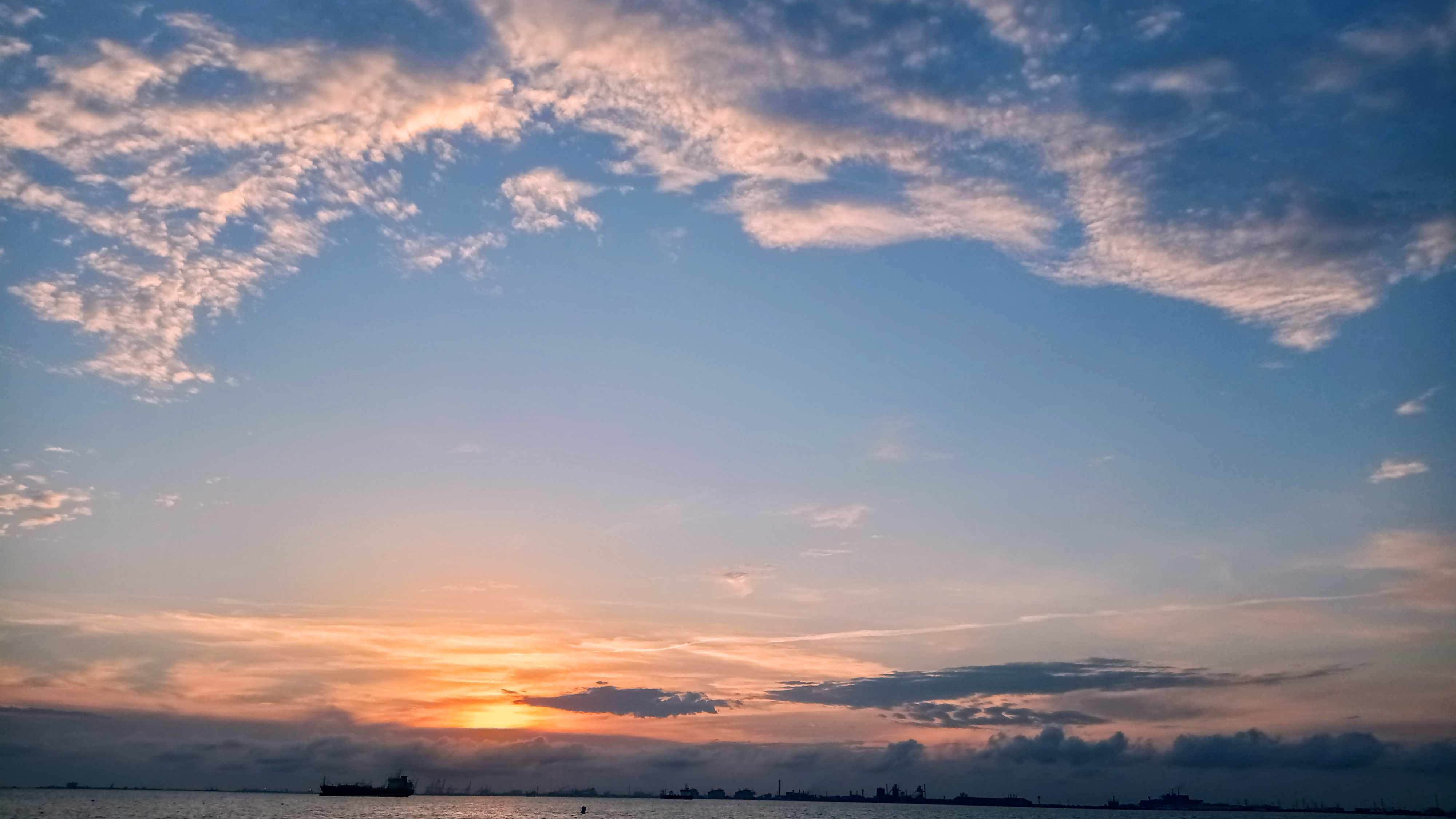 Coucher de soleil à Martigues - © Otmartigues / MyriamF