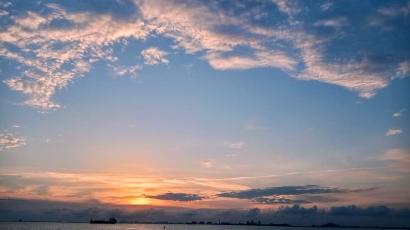 Sunset in the sky over Martigues during the sunset boat trip. Summer boat trip to relax with the family at sunset. - © Otmartigues / MyriamF