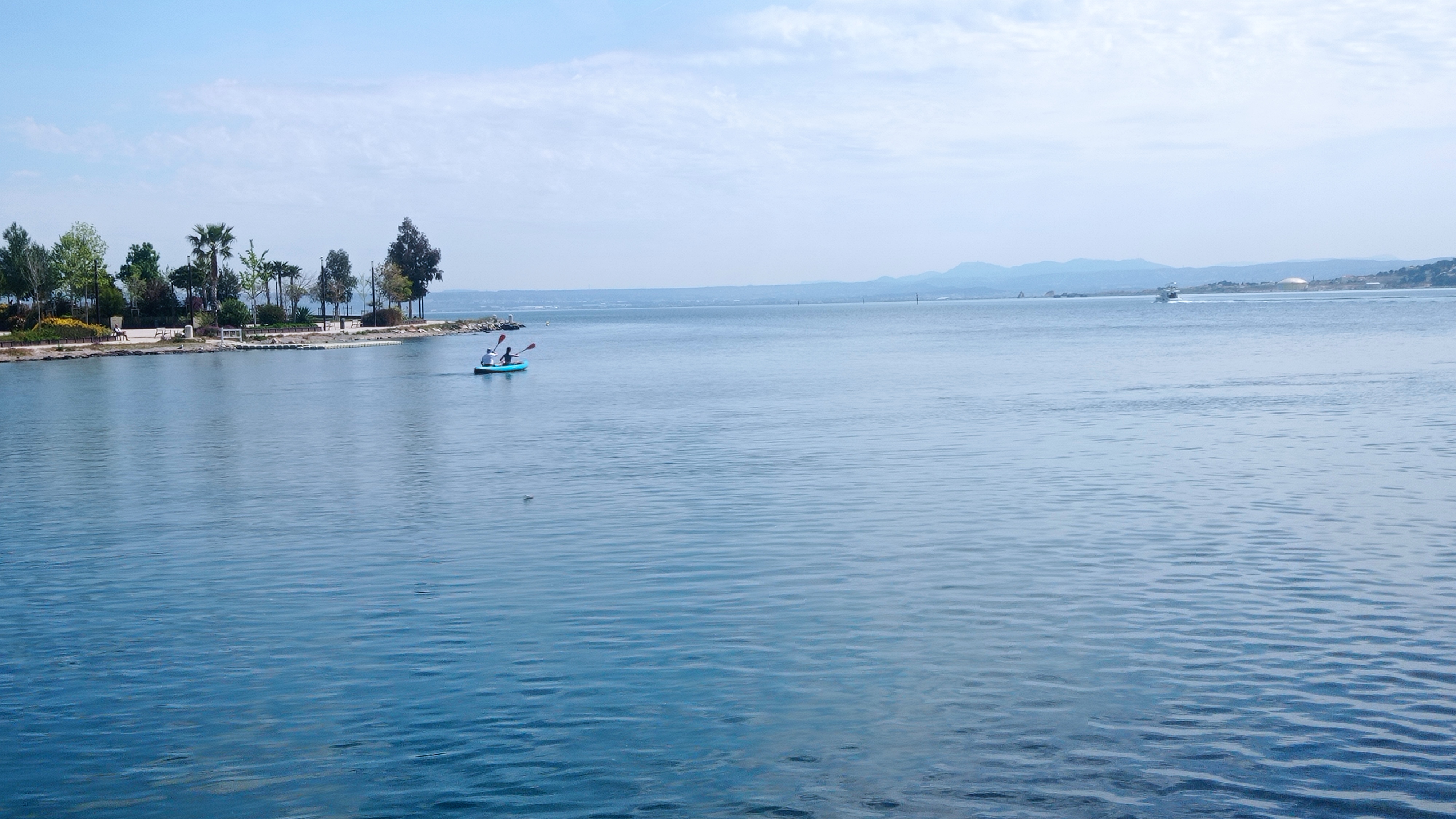 En canoë-kayak sur les canaux de Martigues - © Otmartigues / MyriamF