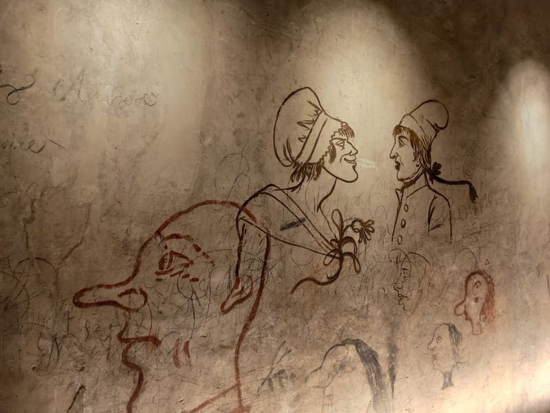 Graffiti gallery located on the first floor of the Annunciation Chapel. Heritage conservation representing drawings made by prisoners during the White Penitents period - © Otmartigues / KarimK