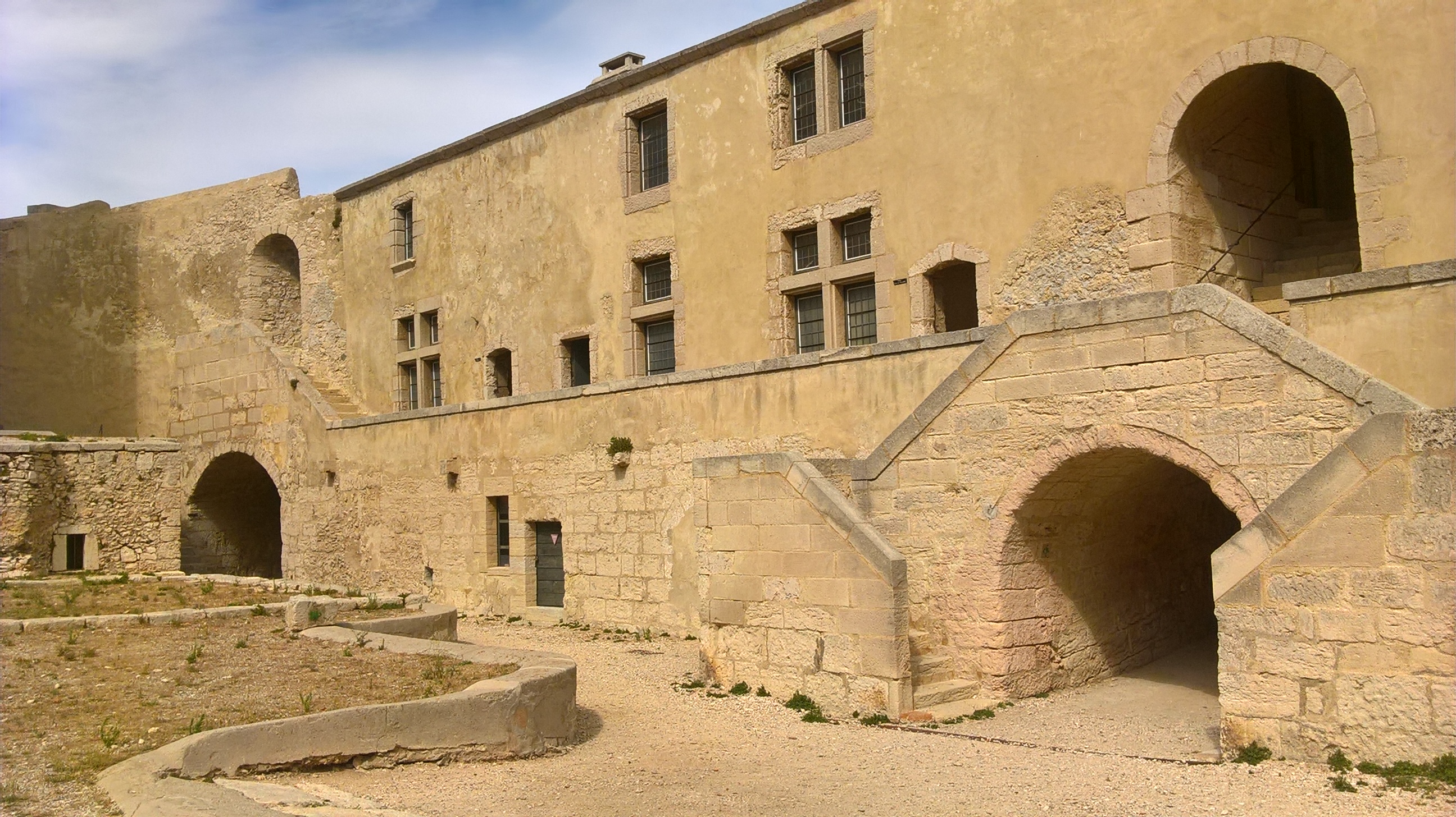 The courtyard of Fort de Bouc - © Otmartigues / MyriamF