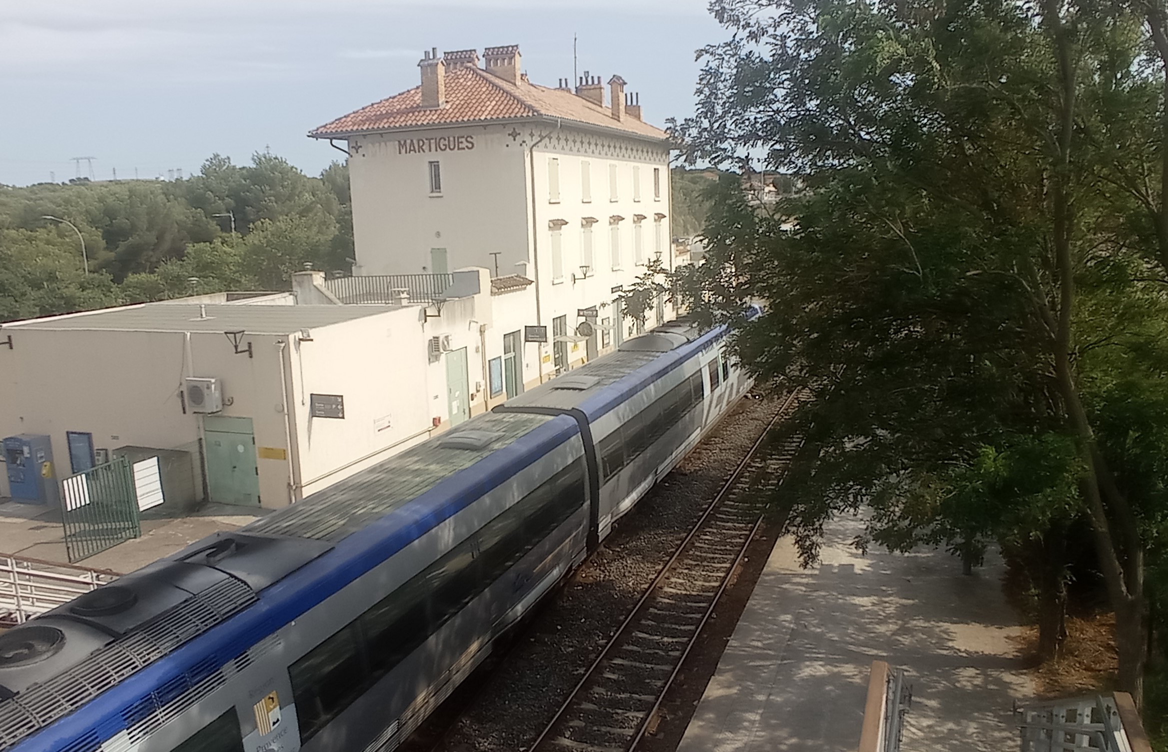 Le train de la Côte Bleue au départ de Martigues direction Marseille - © Otmartigues / MyriamF