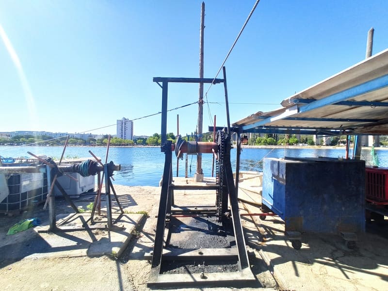 Overview of the ancestral machines used at the Calen in Martigues to promote traditional mullet and bottarga fishing. - © Otmartigues / KarimK