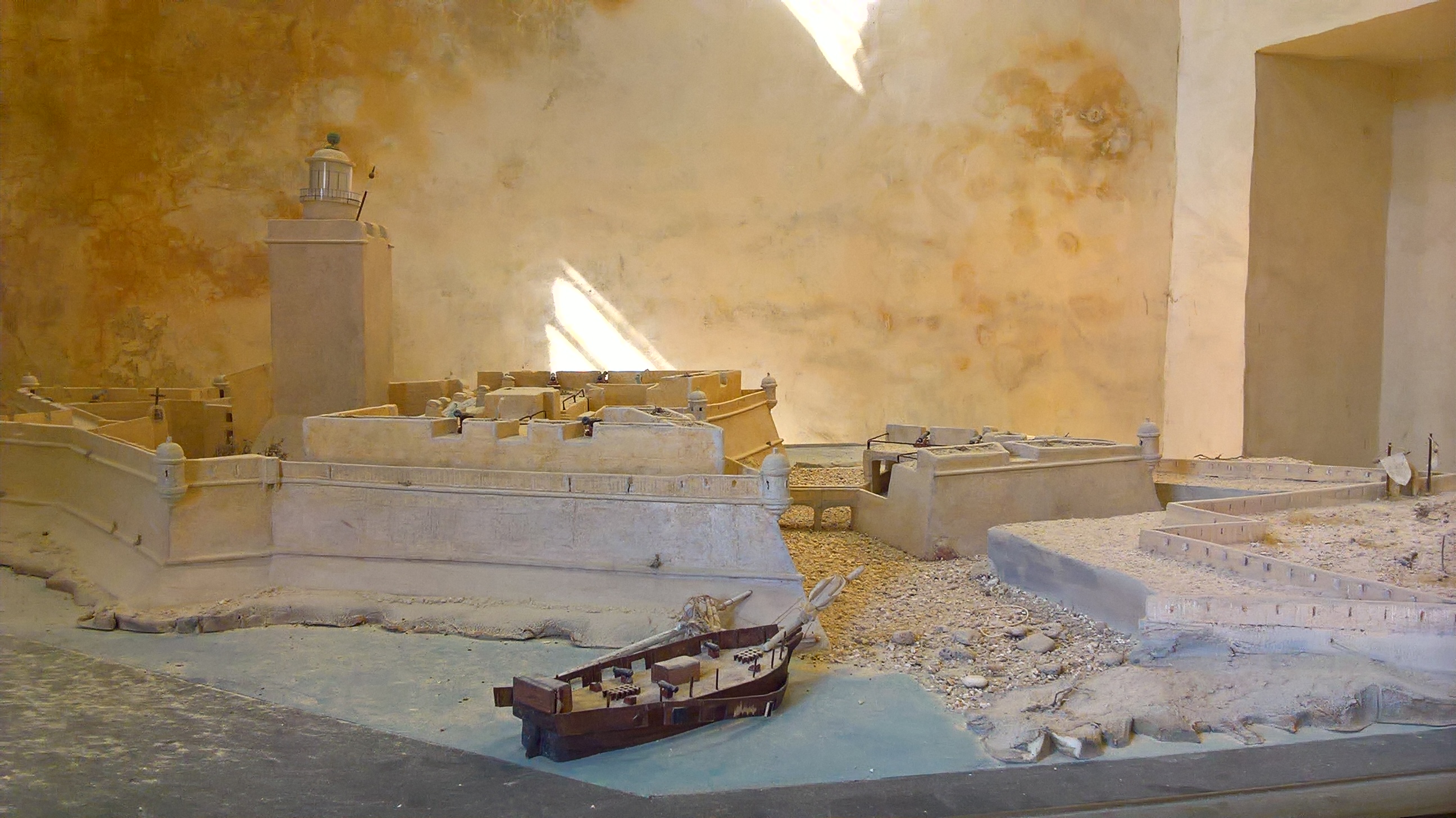 Model of the Fort de Bouc - © Otmartigues / MyriamF