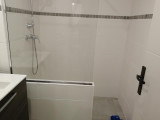 Cabine de douche, plain pied.