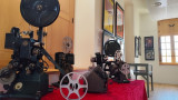 Bobines de films et matériel de tournage à Martigues de 1910 à aujourd'hui, exposé jusqu'en octobre 2025 à l'Office de Tourisme de Martigues