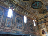 Fresques sur les murs de la Chapelle de l'Annonciade représentant des scènes de vie. Le plafond est aussi recouvert de peinture.