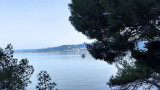 Voilier sur l'étang de Berre en direction de Martigues