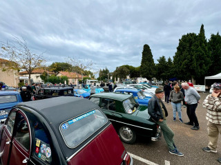 Concentración de vehículos antiguos y de prestigio_Martigues