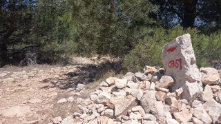 Carro, fishing, quarries and military remains - Hiking week in Provence_Martigues