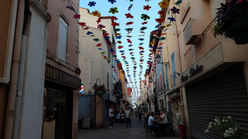 Nocturne for shopkeepers in Martigues_Martigues
