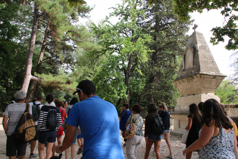 visite_alyscamps_eva_jessu_6.jpg visite_alyscamps_eva_jessu_6.jpg